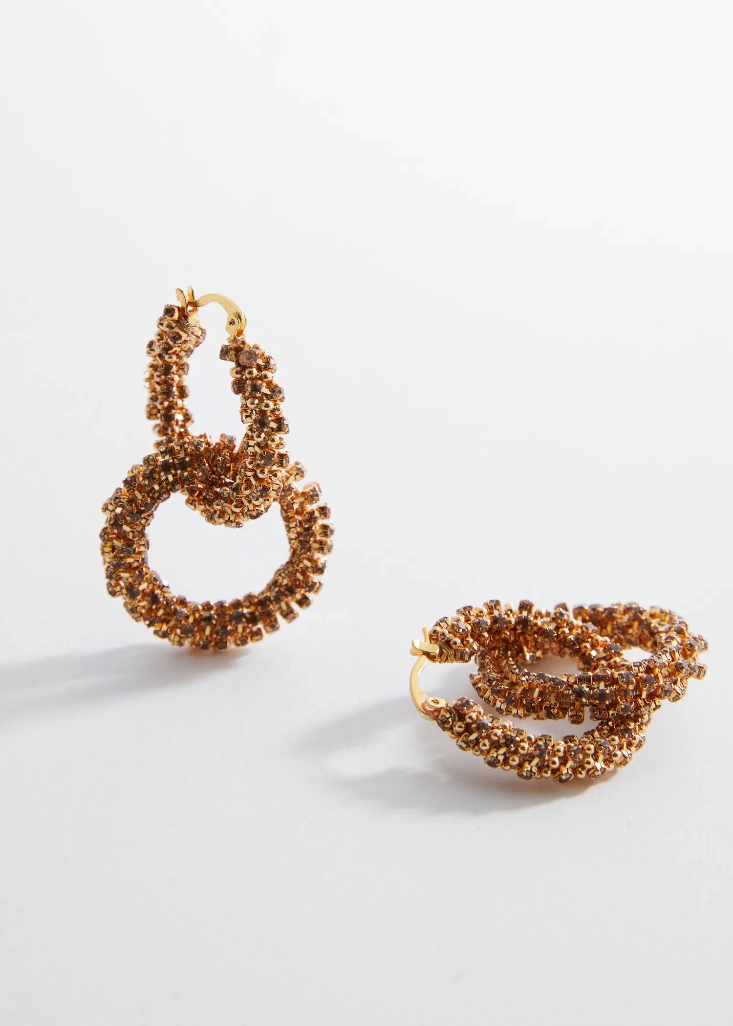 Intertwined hoop earrings