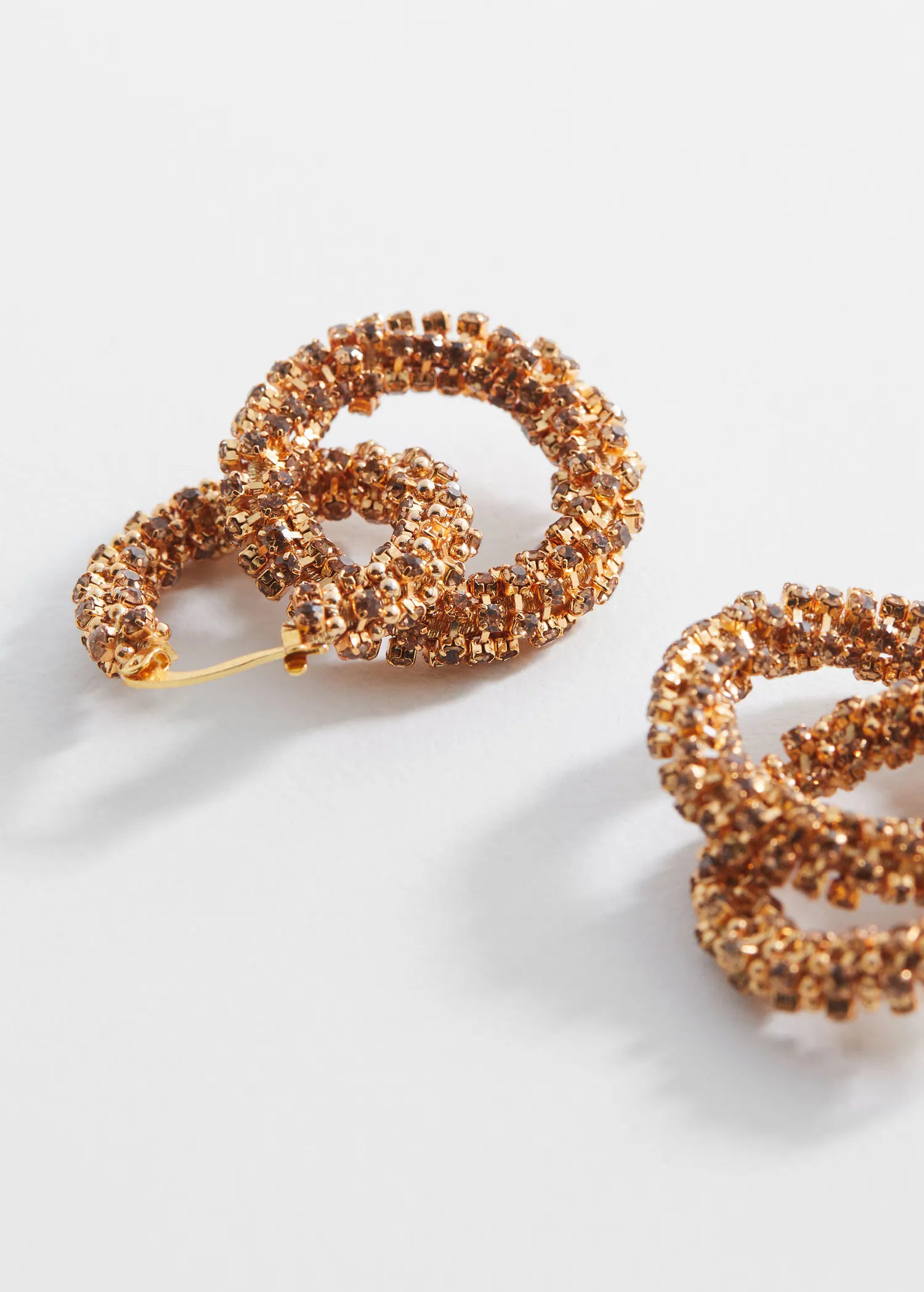 Intertwined hoop earrings