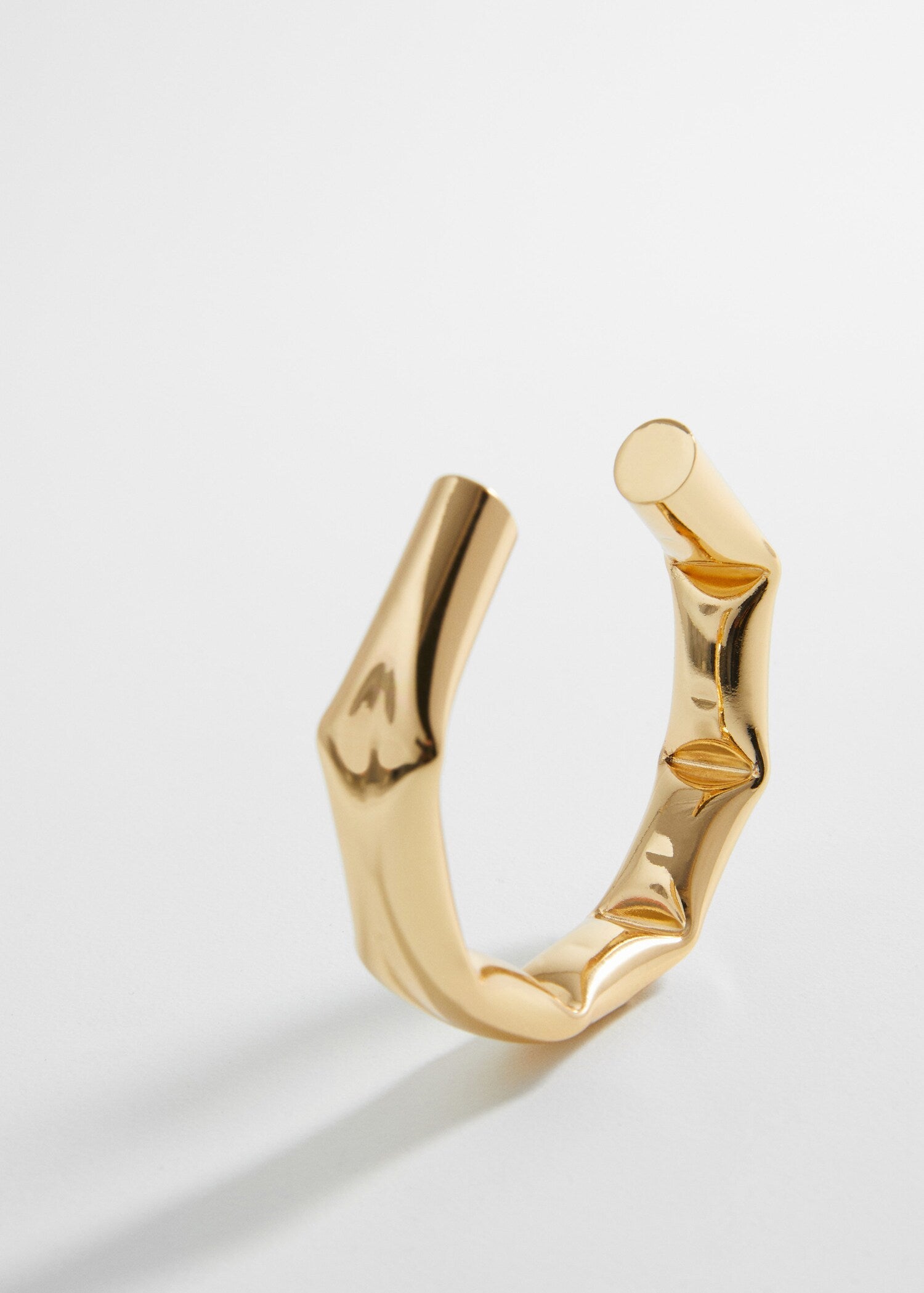 Irregular rigid bracelet