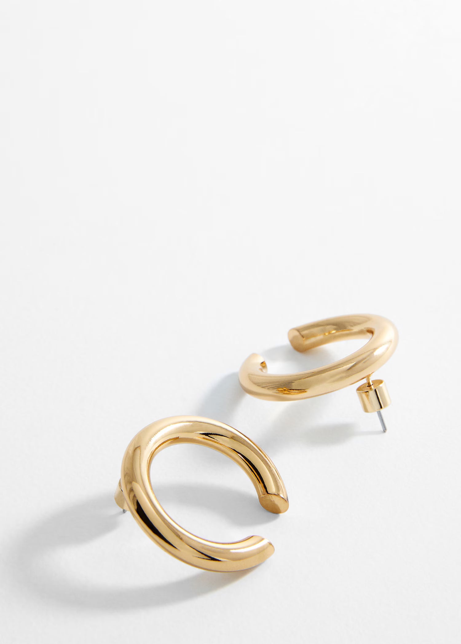 Open circular earrings