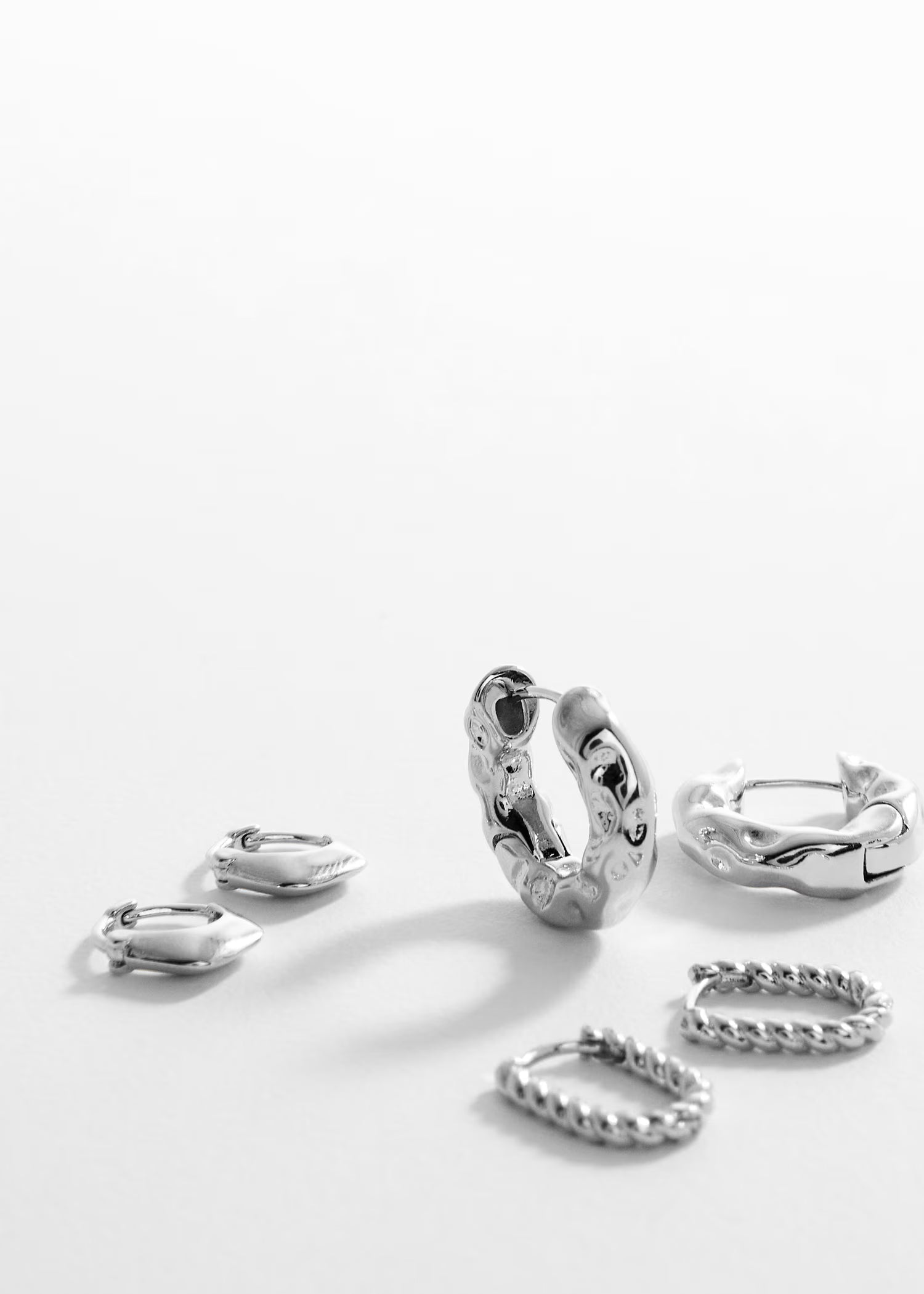 Set of hoop earrings