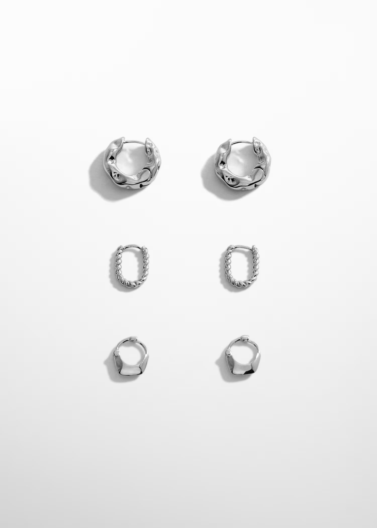 Set of hoop earrings