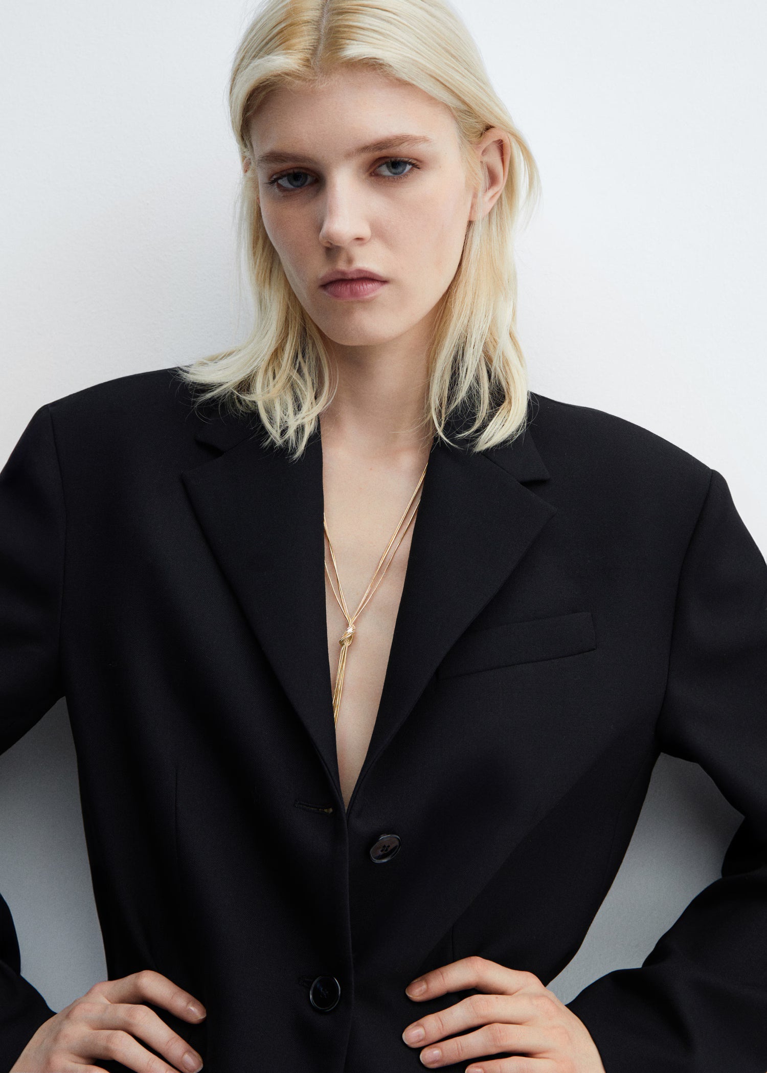 Chain necklace with knot detail
